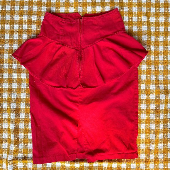 Vintage 1980s Red Cotton High Waist Skirt with Ruffle Detail and Gold Chain - Picture 6 of 10